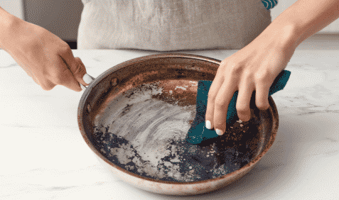 cleaning-a-pot-that-you-burned-is-easy